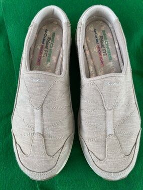 Skechers Relaxed Fit Shoes Size 8 NWOT
